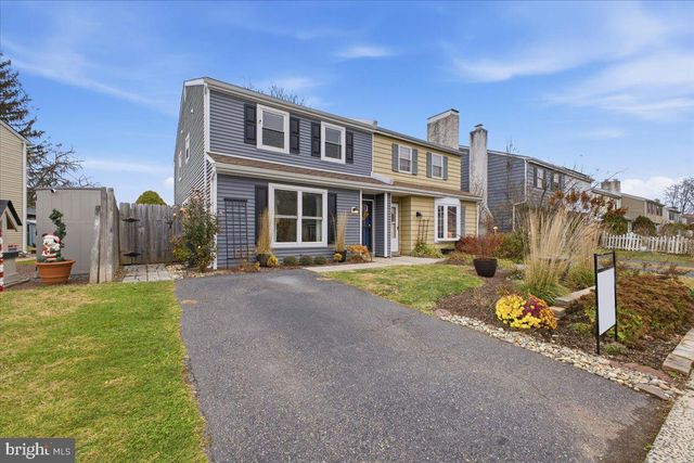 56 DEWSBURY LN, Quakertown, PA 18951