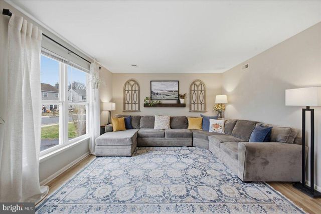 56 DEWSBURY LN, Quakertown, PA 18951