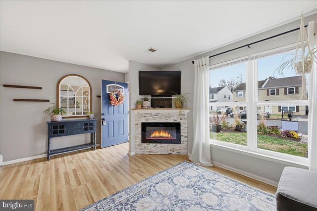 56 DEWSBURY LN, Quakertown, PA 18951