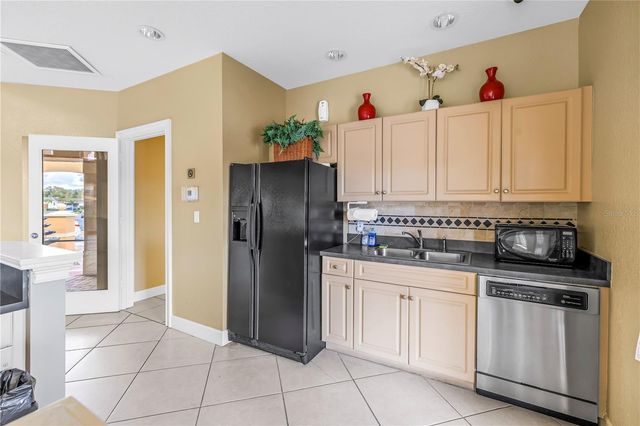 4333 BAYSIDE VILLAGE DRIVE 320, Tampa, FL 33615