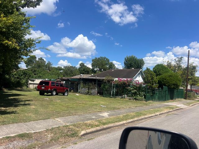 5107 Evella Street, Houston, TX 77026