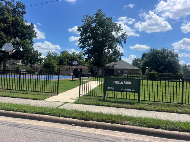5107 Evella Street, Houston, TX 77026