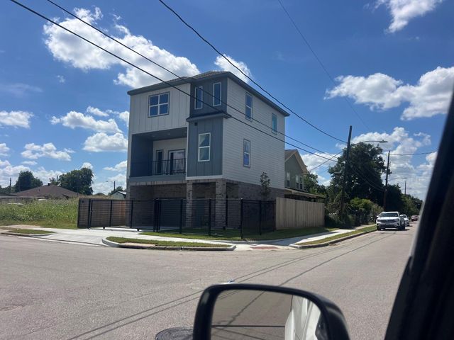 5107 Evella Street, Houston, TX 77026