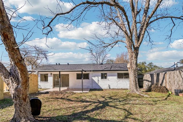 1307 Saddle Rock Drive, Houston, TX 77088