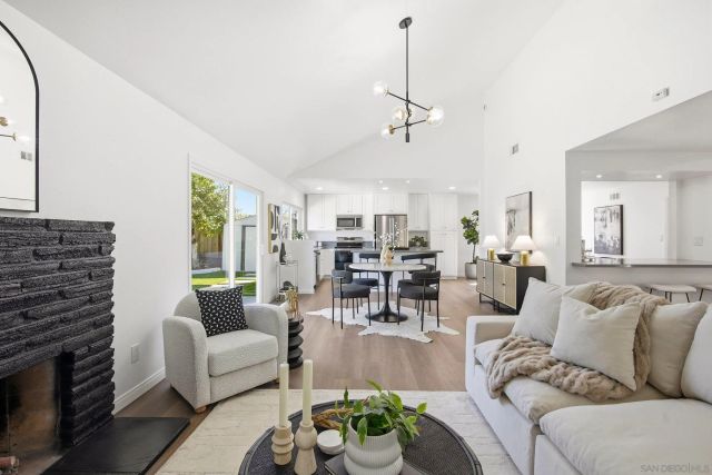 4224 Governor Dr, San Diego, CA 92122