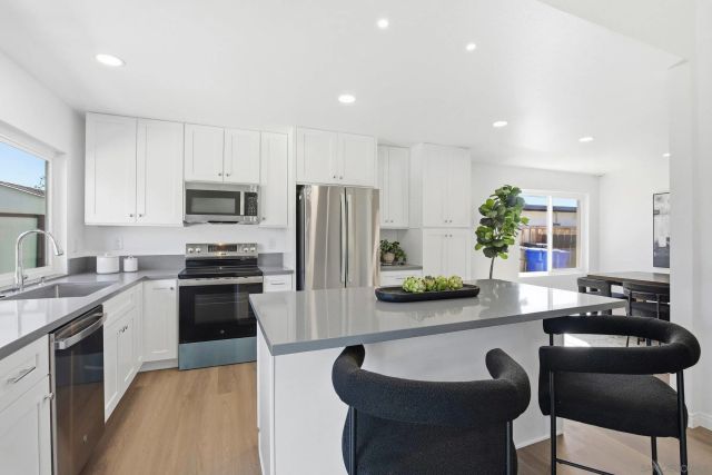 4224 Governor Dr, San Diego, CA 92122