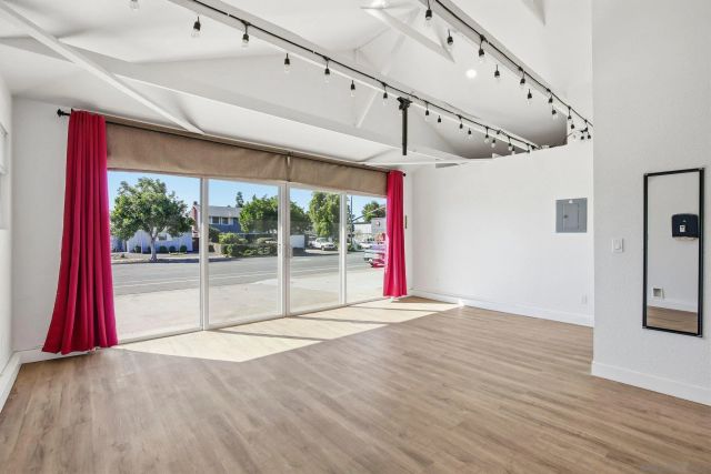 4224 Governor Dr, San Diego, CA 92122