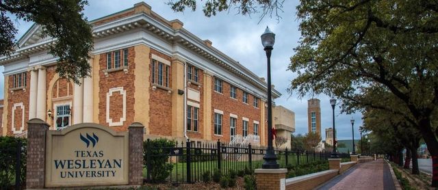 3209 Hanger Avenue, Fort Worth, TX 76105