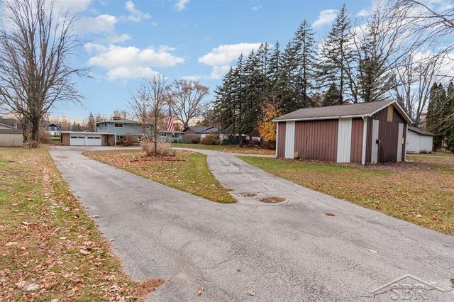 3296 Hidden Road, Bay City, MI 48706