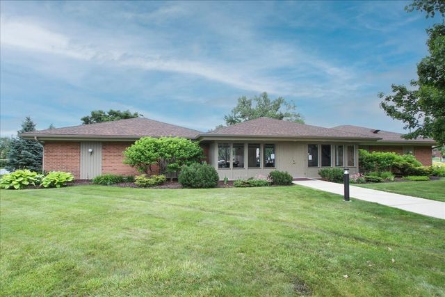 2000 Saint Regis Drive 6J, Lombard, IL 60148