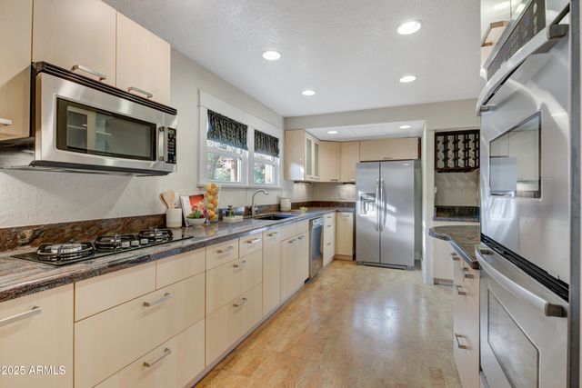 2546 N 9TH Street, Phoenix, AZ 85006