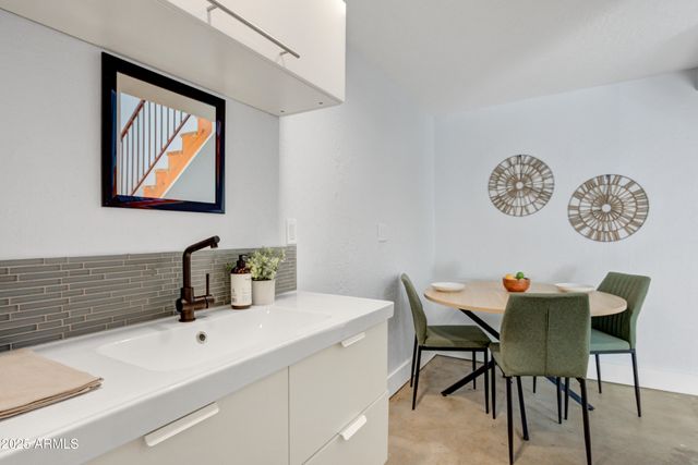 2546 N 9TH Street, Phoenix, AZ 85006