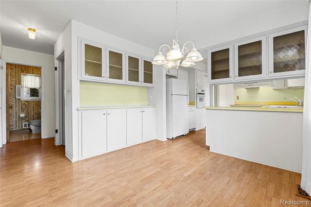 11836 Canterbury Drive, Warren, MI 48093