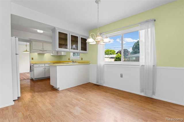 11836 Canterbury Drive, Warren, MI 48093
