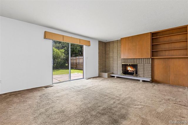 11836 Canterbury Drive, Warren, MI 48093