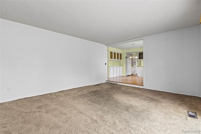 11836 Canterbury Drive, Warren, MI 48093
