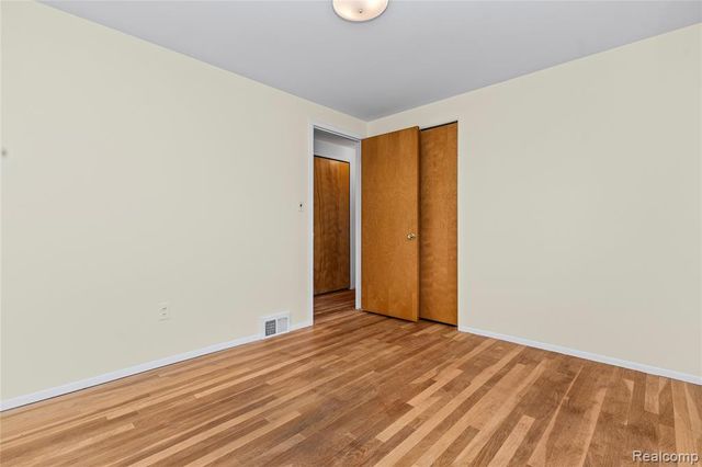 11836 Canterbury Drive, Warren, MI 48093