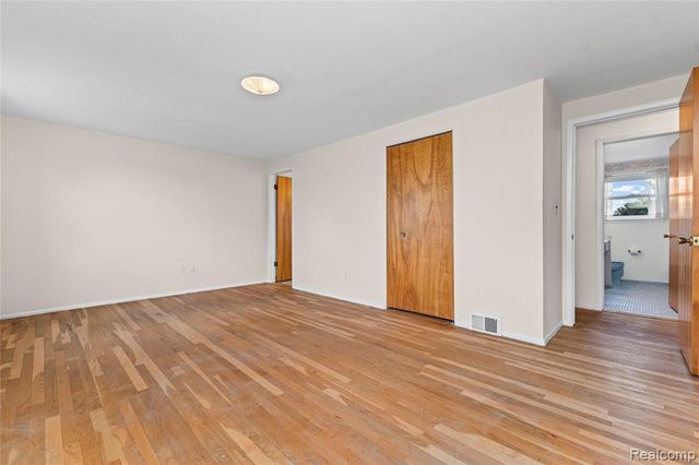 11836 Canterbury Drive, Warren, MI 48093