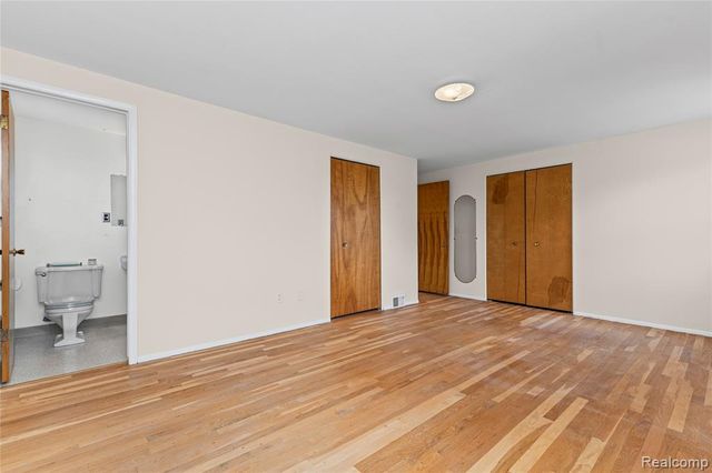 11836 Canterbury Drive, Warren, MI 48093