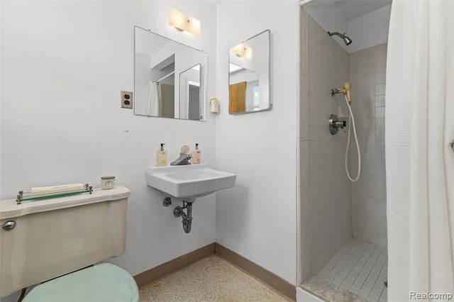 11836 Canterbury Drive, Warren, MI 48093