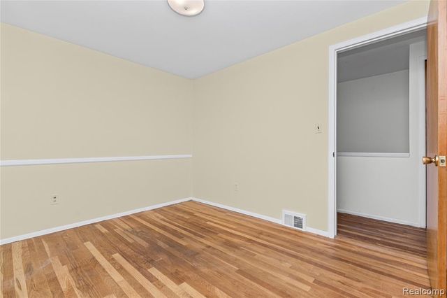 11836 Canterbury Drive, Warren, MI 48093