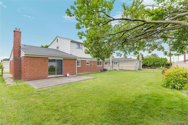 11836 Canterbury Drive, Warren, MI 48093