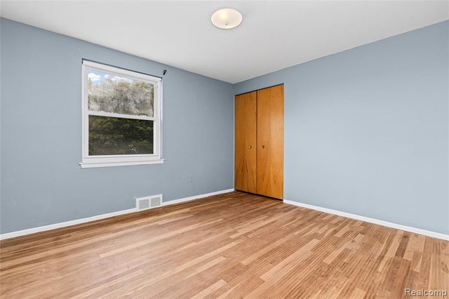 11836 Canterbury Drive, Warren, MI 48093