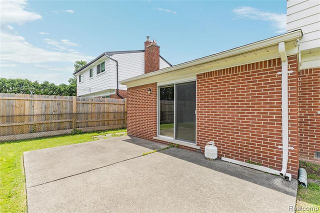 11836 Canterbury Drive, Warren, MI 48093