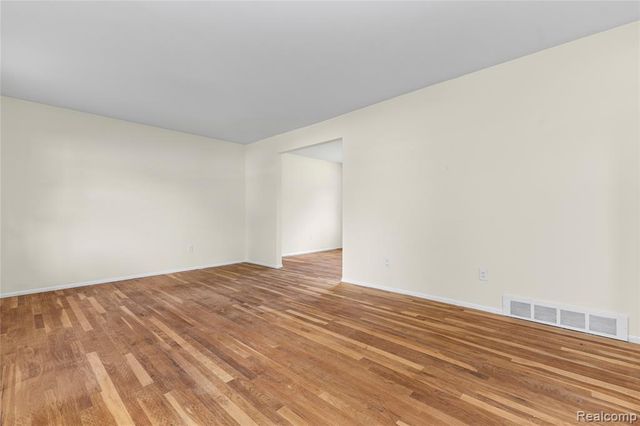 11836 Canterbury Drive, Warren, MI 48093