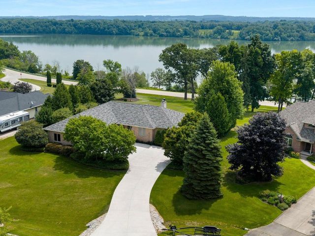 2821 LEGEND LANE, De Pere, WI 54115