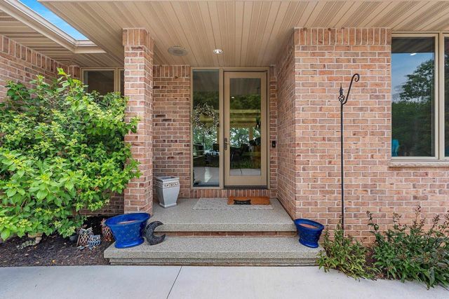 2821 LEGEND LANE, De Pere, WI 54115