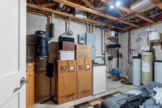2821 LEGEND LANE, De Pere, WI 54115