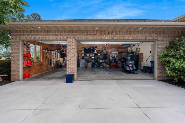 2821 LEGEND LANE, De Pere, WI 54115