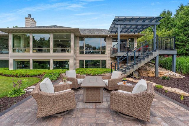 2821 LEGEND LANE, De Pere, WI 54115