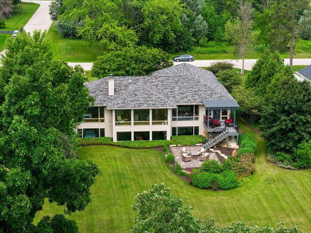 2821 LEGEND LANE, De Pere, WI 54115