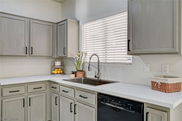 8062 Imperial Treasure Street, Las Vegas, NV 89139