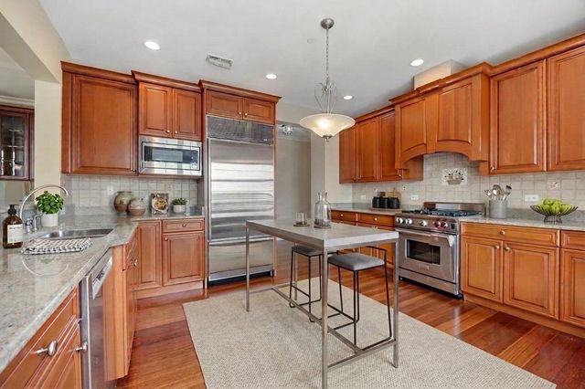 50 N Plum Grove Road 606E, Palatine, IL 60067
