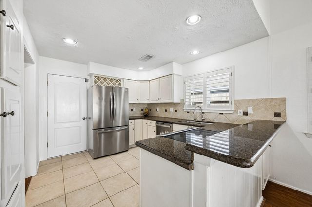 5006 Centennial Lane, Friendswood, TX 77546