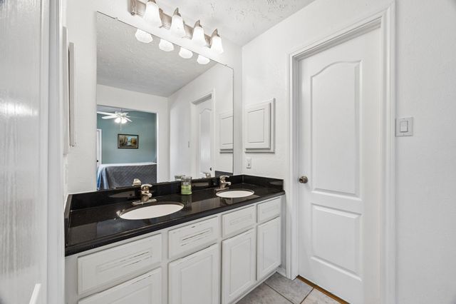 5006 Centennial Lane, Friendswood, TX 77546