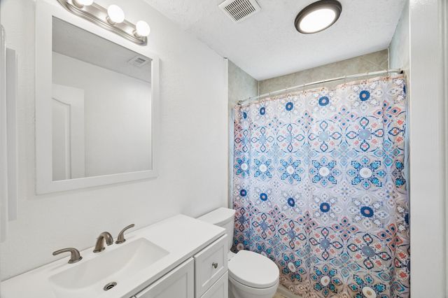 5006 Centennial Lane, Friendswood, TX 77546