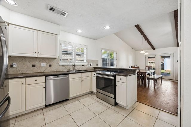 5006 Centennial Lane, Friendswood, TX 77546