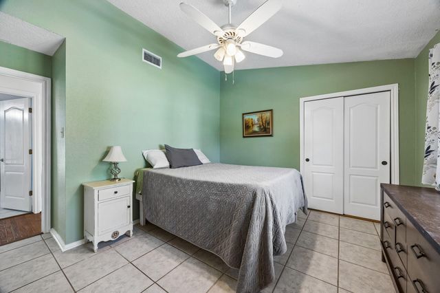 5006 Centennial Lane, Friendswood, TX 77546