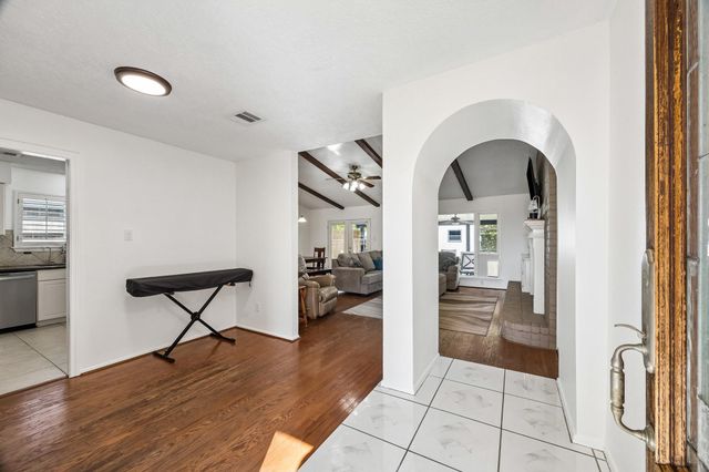 5006 Centennial Lane, Friendswood, TX 77546