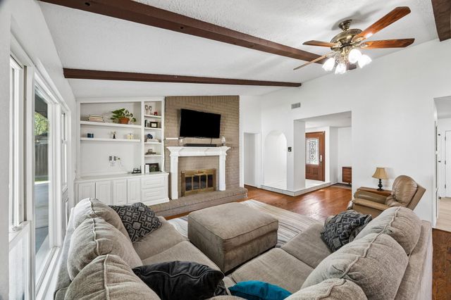 5006 Centennial Lane, Friendswood, TX 77546