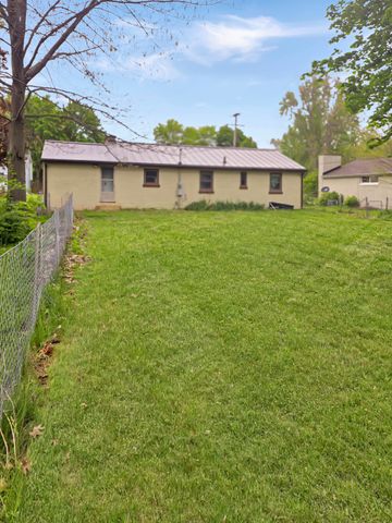 419 10th Avenue, Three Rivers, MI 49093