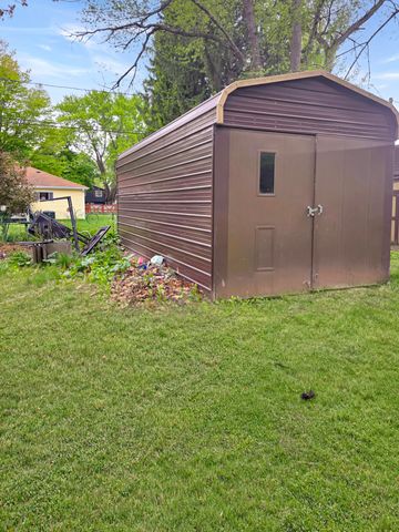 419 10th Avenue, Three Rivers, MI 49093