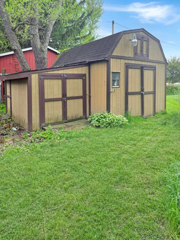 419 10th Avenue, Three Rivers, MI 49093