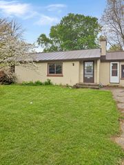 419 10th Avenue, Three Rivers, MI 49093