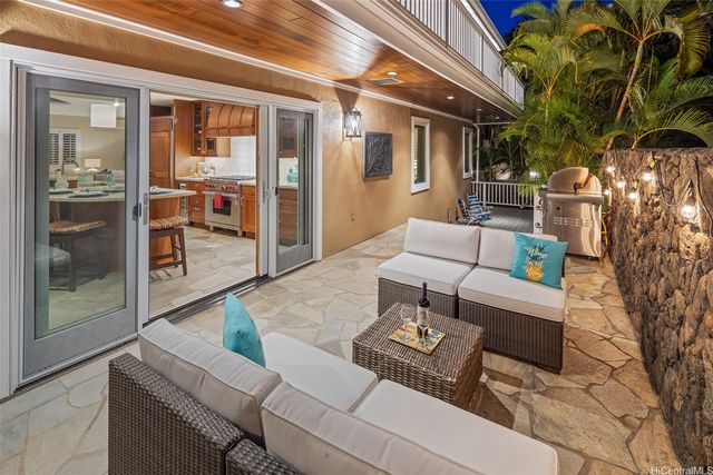 223 Kaalawai Place, Honolulu, HI 96816