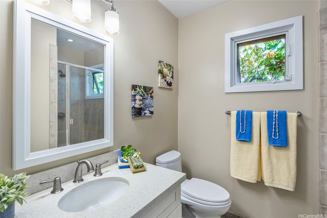 223 Kaalawai Place, Honolulu, HI 96816